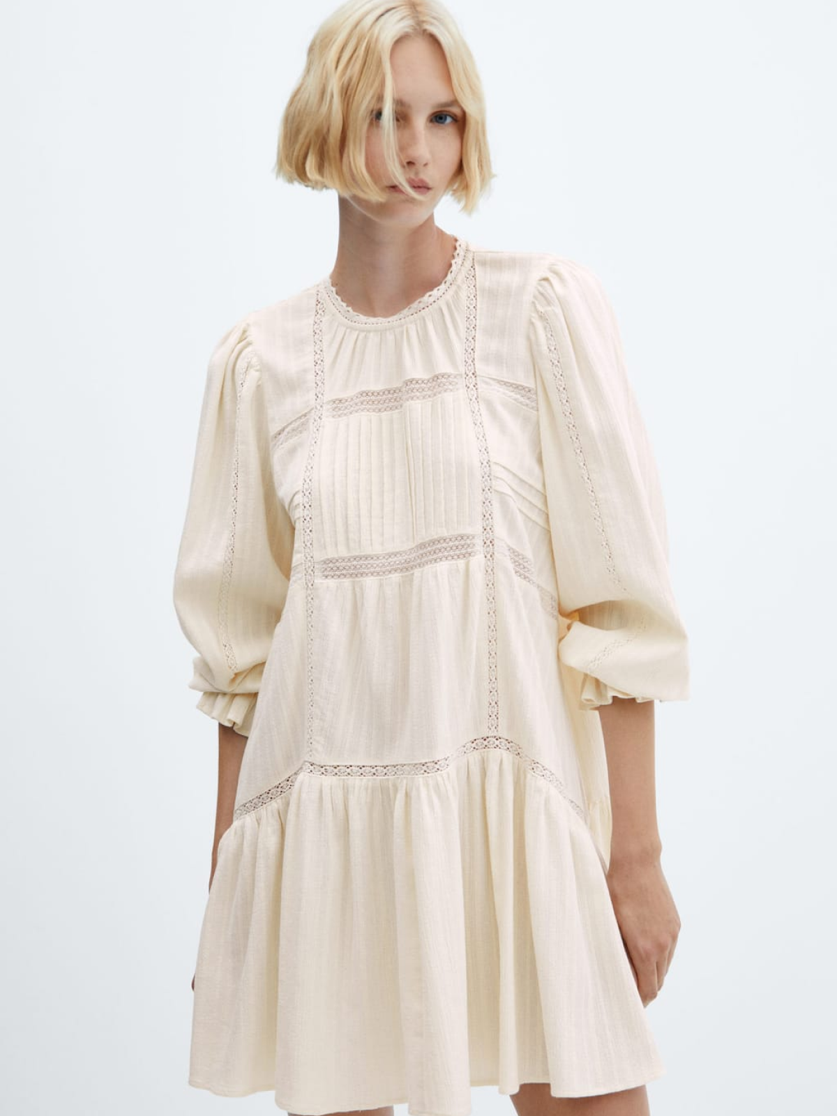 Puff-sleeved embroidered dress