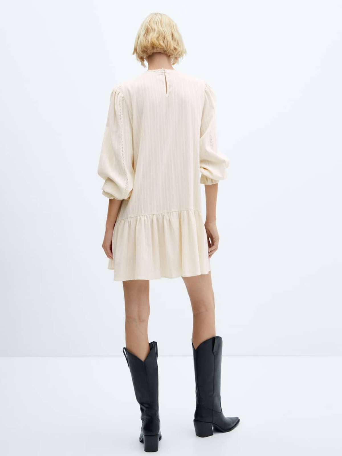 Puff-sleeved embroidered dress